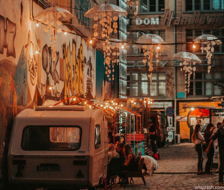 Galeria Neonów we Wrocławiu – Magiczny Świat Świetlnych Reklam